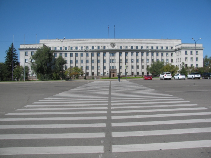 Rusya İrkutsk'da hükümet binasına giden yaya yolu